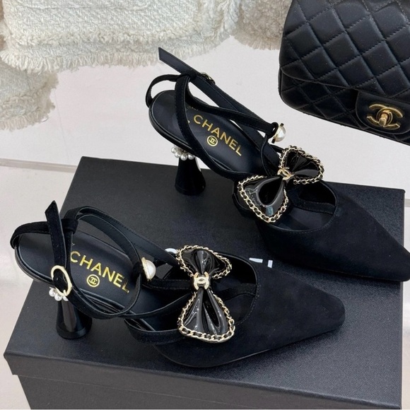 100% authentic Chanel bow heels with pearl embellishment for charity sale - Picture 12 of 12